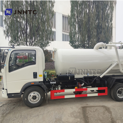 Euro 3 Rhd LHD do caminhão da sução da água de esgoto de Sinotruk HOWO 4X2 5000 litros