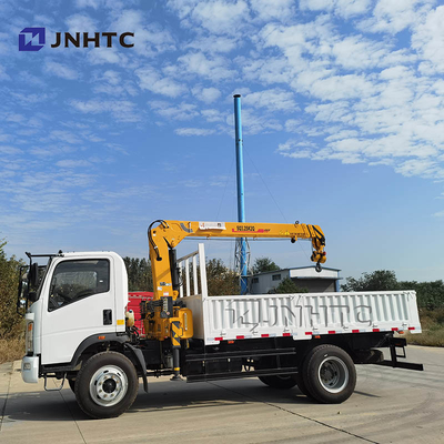 Caminhão pequeno da carga de Sinotruk Howo 4*4 com o guindaste 3.2T