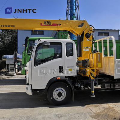 Caminhões comerciais do dever da luz de SINOTRUK HOWO 4X2 com GUINDASTE RHD 10 Ton Truck