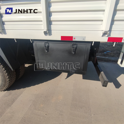 Caminhão militar branco 4X4 de HOWO para o soldado Transport