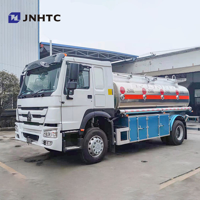 Caminhão de petroleiro de Sinotruk Howo da liga de alumínio de 6 rodas 10000 litros com distribuidor