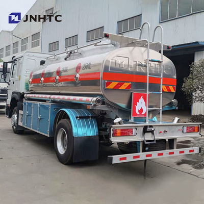 Caminhão de petroleiro de Sinotruk Howo da liga de alumínio de 6 rodas 10000 litros com distribuidor