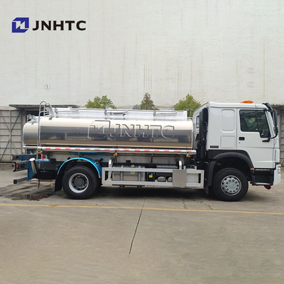 Caminhão de petroleiro de Sinotruk Howo da liga de alumínio de 6 rodas 10000 litros com distribuidor